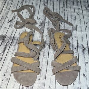 NEW! Splendid taupe Gray Gladiator Sandals with Strappy Design